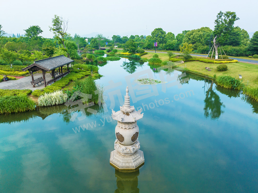 品诗情画意的乡村旅游