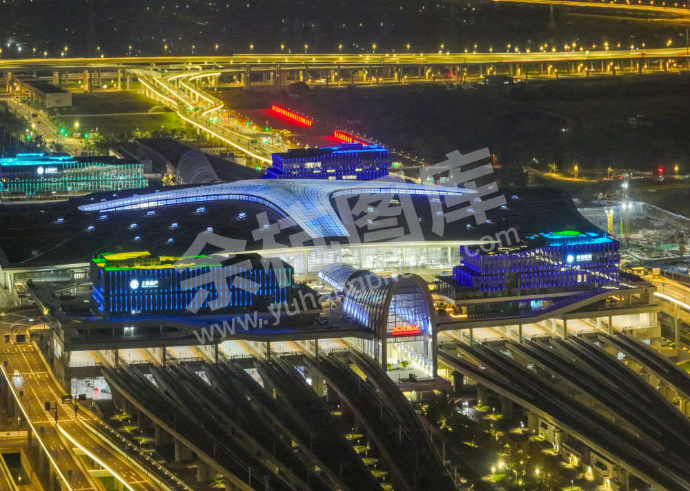 《火车西站夜景》