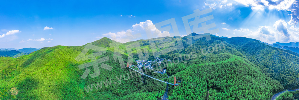 鸬鸟玻璃桥景区