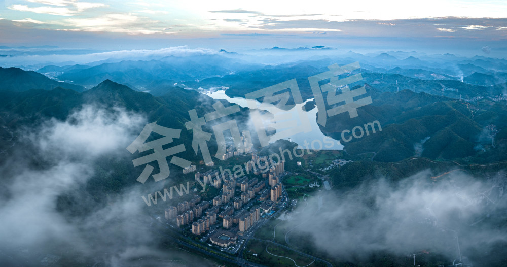 《青山环抱话闲林》 