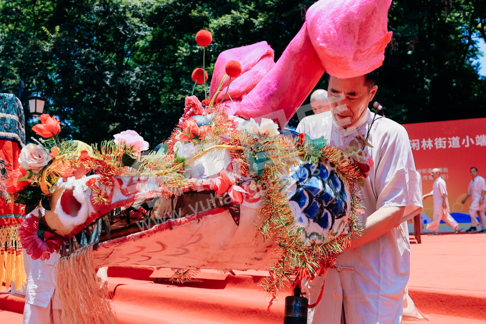闲林街道小端午龙舟胜会现场