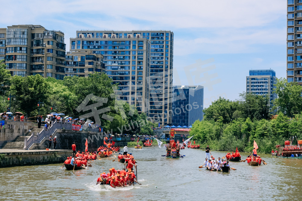 闲林街道小端午龙舟胜会现场
