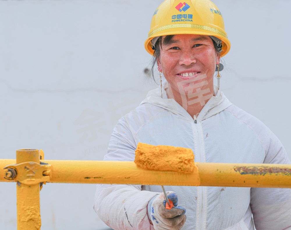 烈日下的建设者