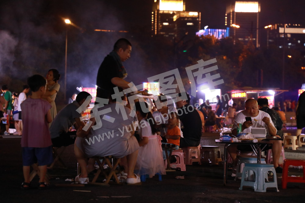 仓前夜市