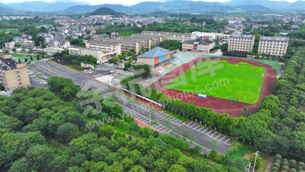 径山中学停车场