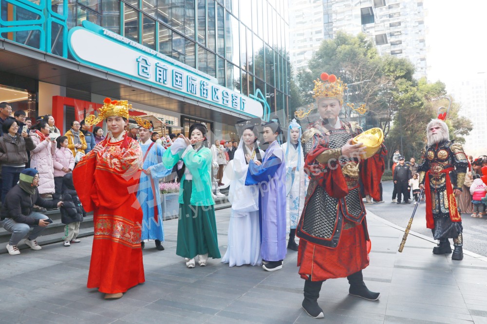 仓前国际友人参加新春活动
