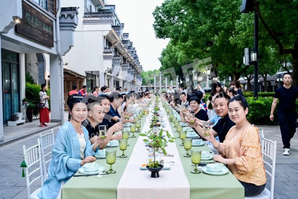 2023年陆羽步行街街区百人茶飨 