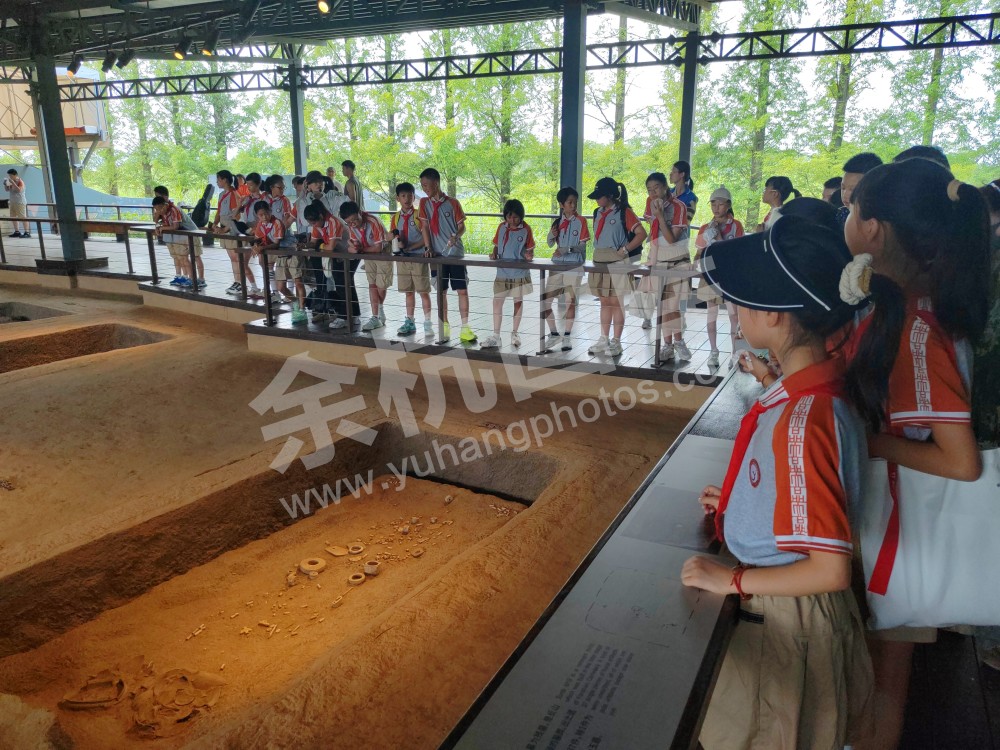 瓶窑一小在良渚遗址公园暑期实践活动