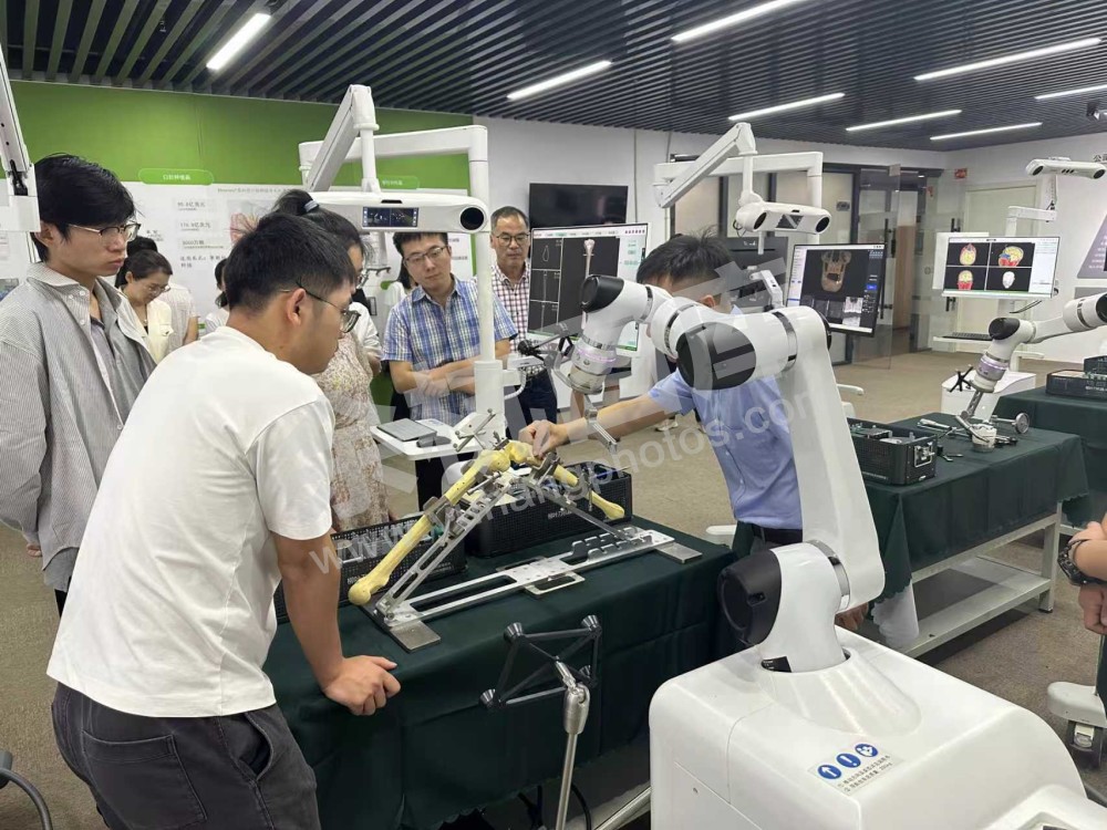 国家药监局器械长三角分中心赴余杭调研医疗器械企业产品