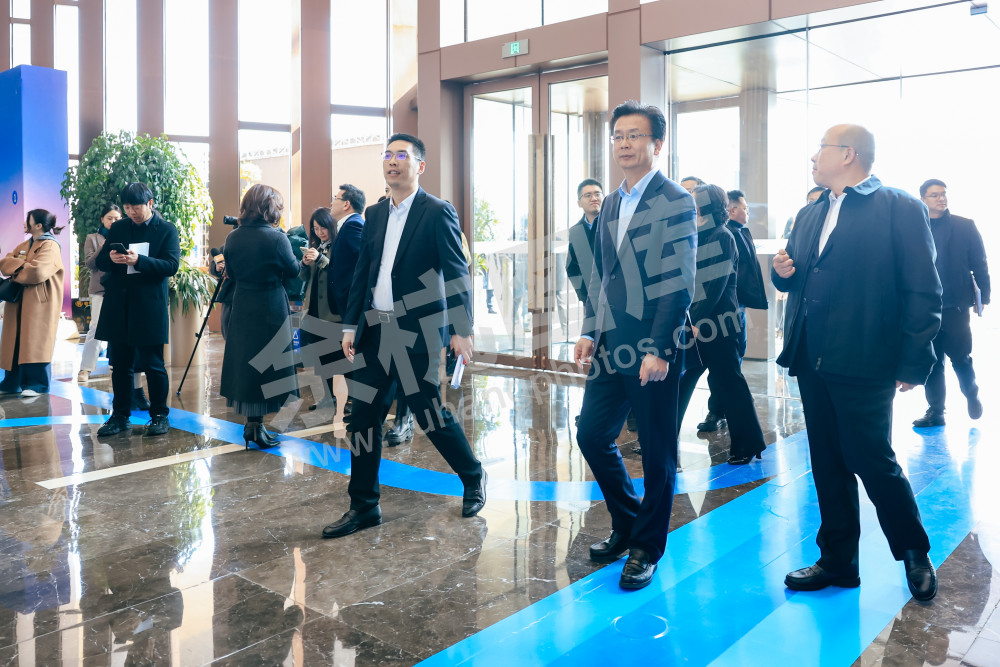 “攀高峰 向未来”余杭区经济高质量发展大会