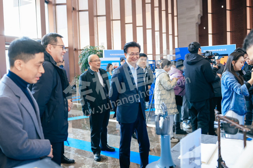 “攀高峰 向未来”余杭区经济高质量发展大会