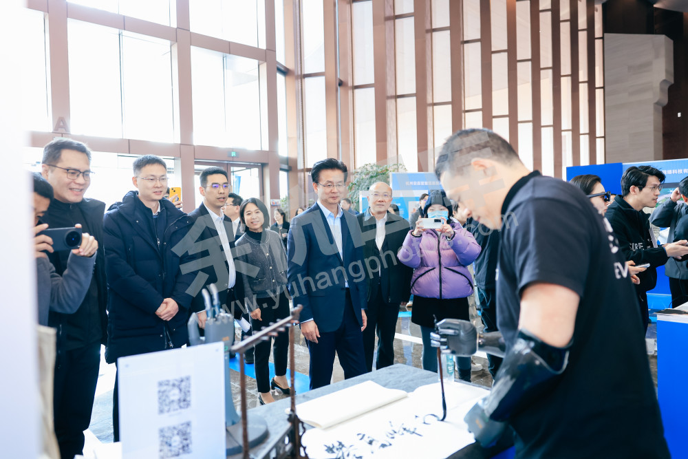 “攀高峰 向未来”余杭区经济高质量发展大会