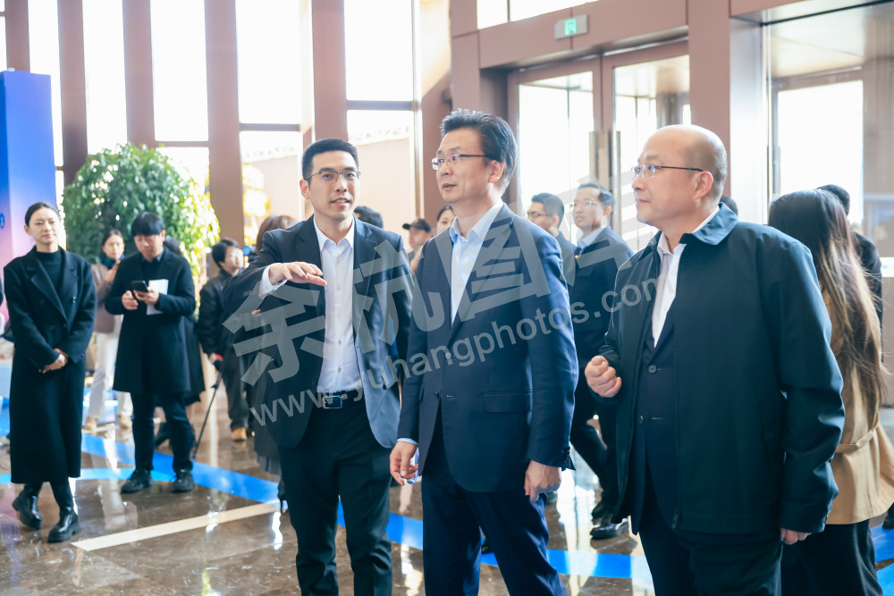 “攀高峰 向未来”余杭区经济高质量发展大会