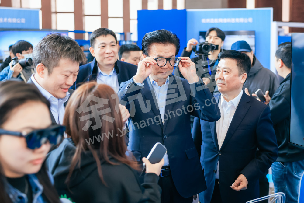 “攀高峰 向未来”余杭区经济高质量发展大会