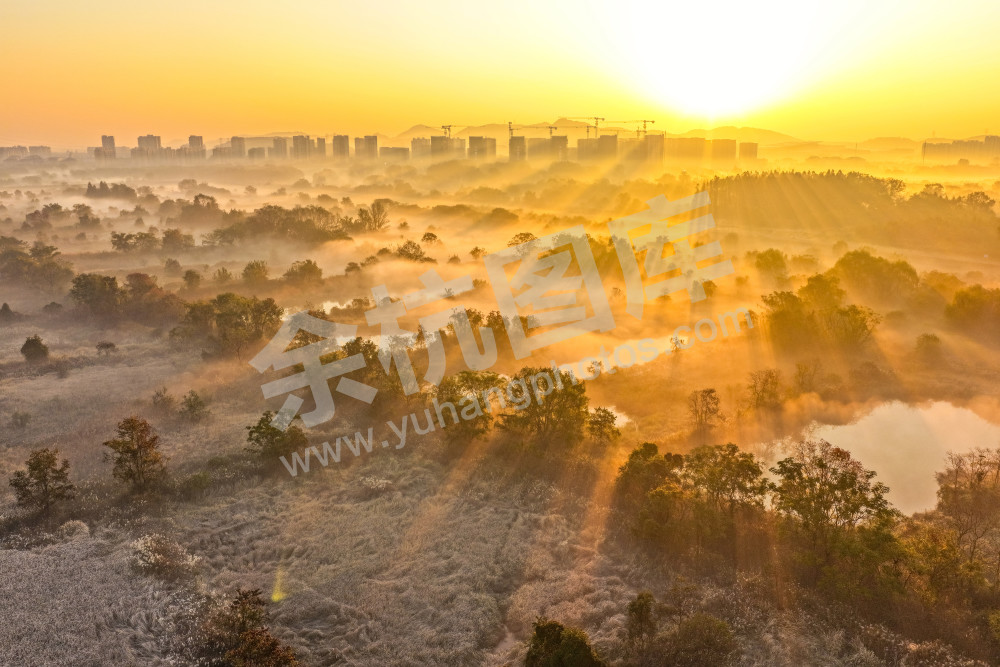 《雾锁北湖 梦入仙境》