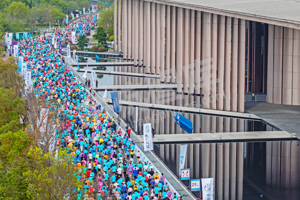 2025梦想小镇半程马拉松