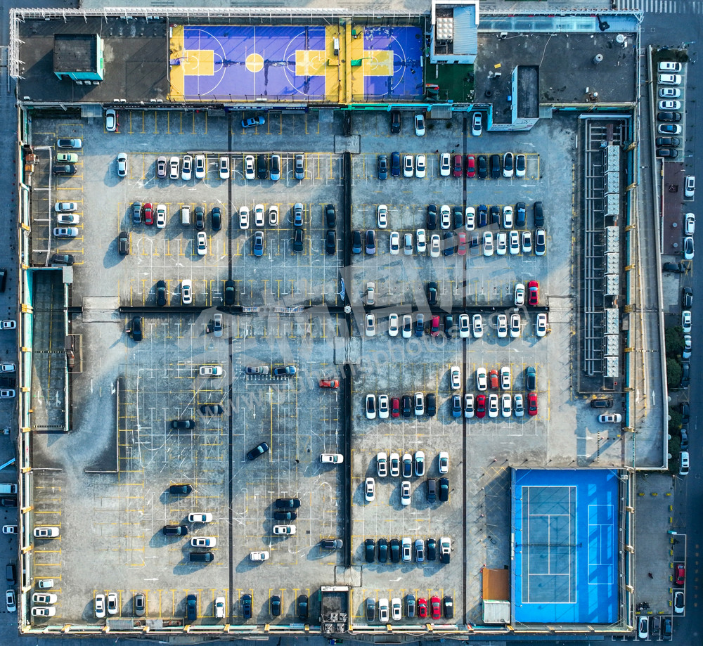 《屋顶停车场》