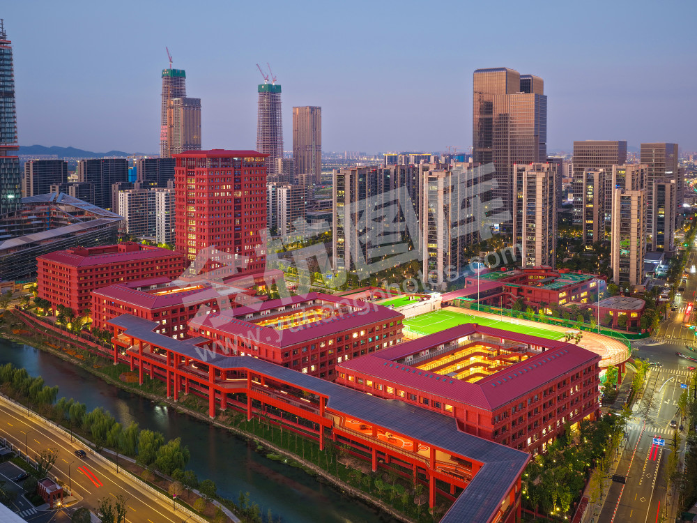 《天元公学西站校区》