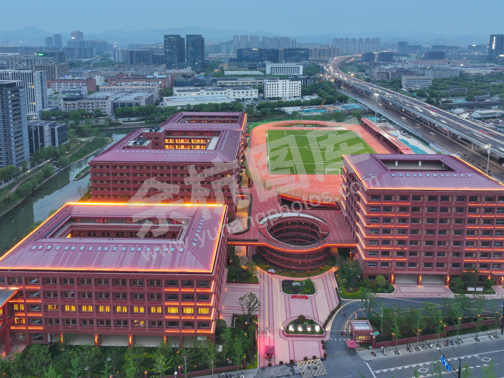 《天元公学西站校区》