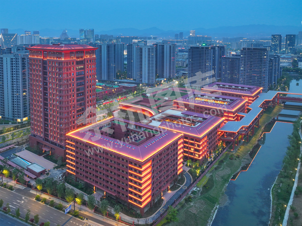 《天元公学西站校区》