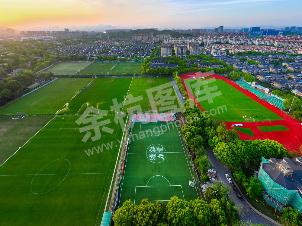 《浙江绿城足球学校》