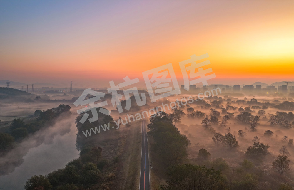 《雾锁北湖 梦入仙境》