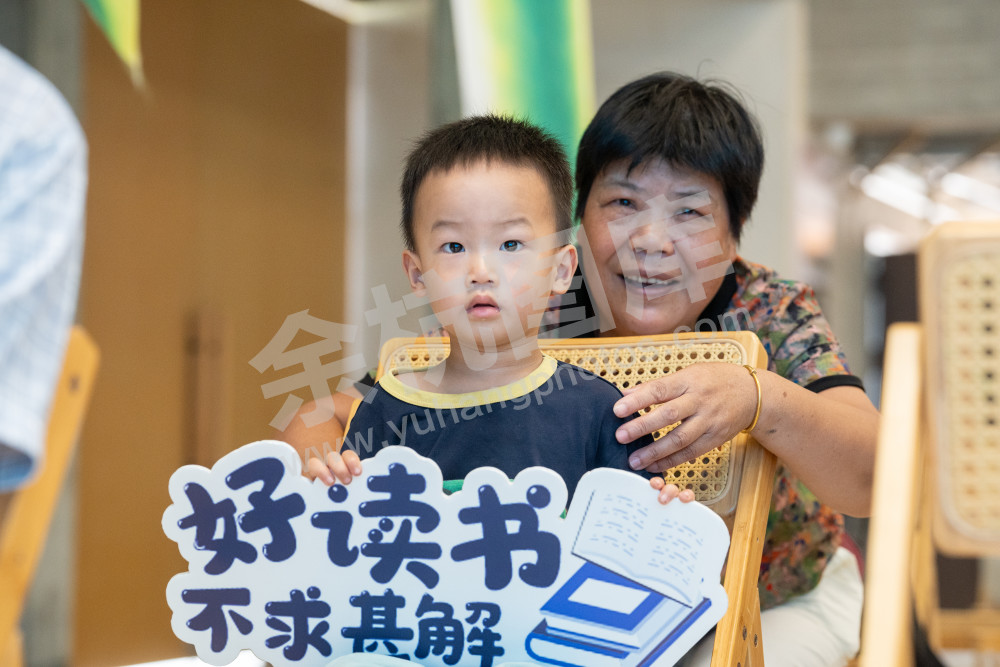 &ldquo;书香伴成长&mdash;&mdash;作家&middot;专家&middot;名家进书屋&rdquo;暑期亲子共读会的现场