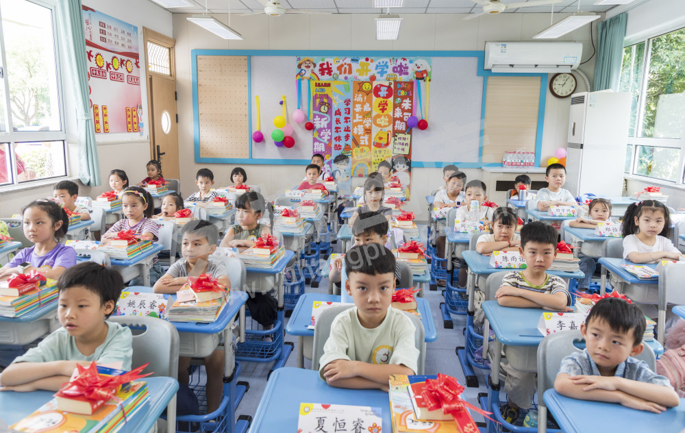 瓶窑一小开学照片