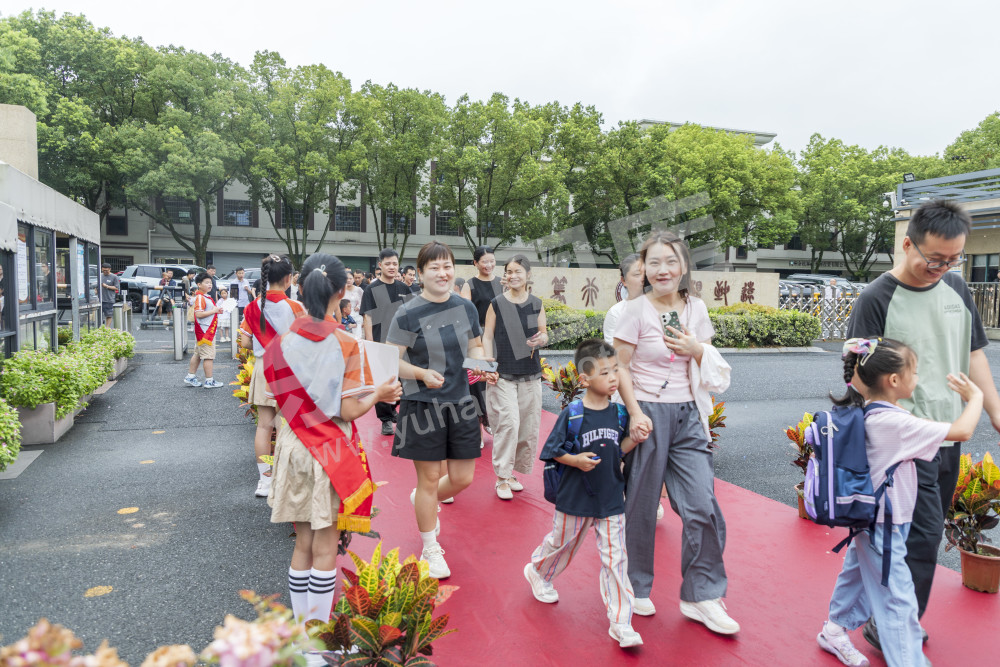 瓶窑一小开学照片