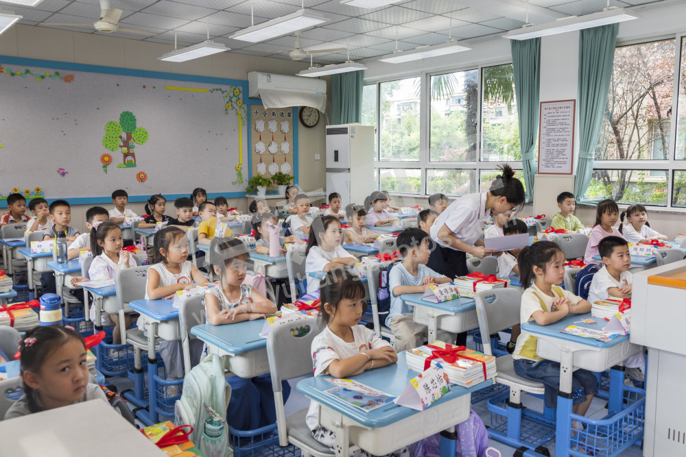 瓶窑一小开学照片